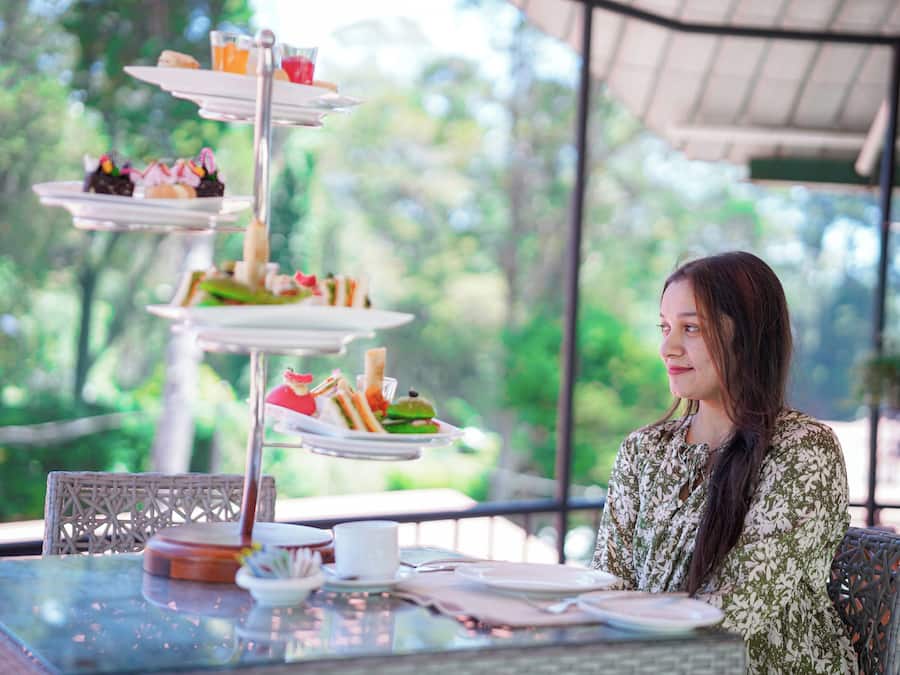 2 restaurants, breakfast served