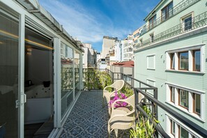 Elite Room, 1 Queen Bed, Jetted Tub, City View | Premium bedding, minibar, desk, soundproofing - Luce Suite Hotel (Istanbul)