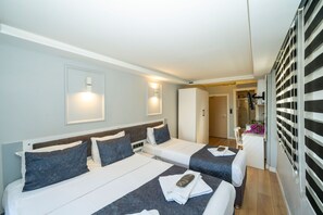 Phòng 3 Tiêu chuẩn | Bộ đồ giường cao cấp, minibar, bàn, phòng cách âm 
