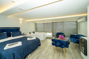 Elite Room, 1 Queen Bed, Jetted Tub, City View | Premium bedding, minibar, desk, soundproofing - Luce Suite Hotel (Istanbul)