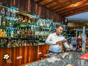 Bar (on property) - Hotel Sudu Araliya (Polonnaruwa)