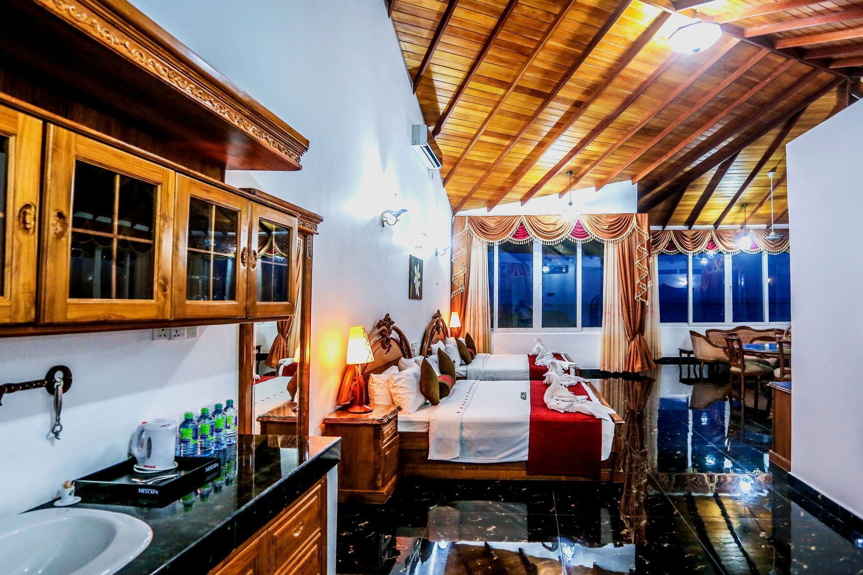 In-room safe, desk, bed sheets