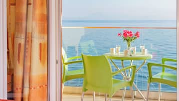 Chambre Triple, vue mer, en front de plage | Vue sur la plage/lâocĂ©an