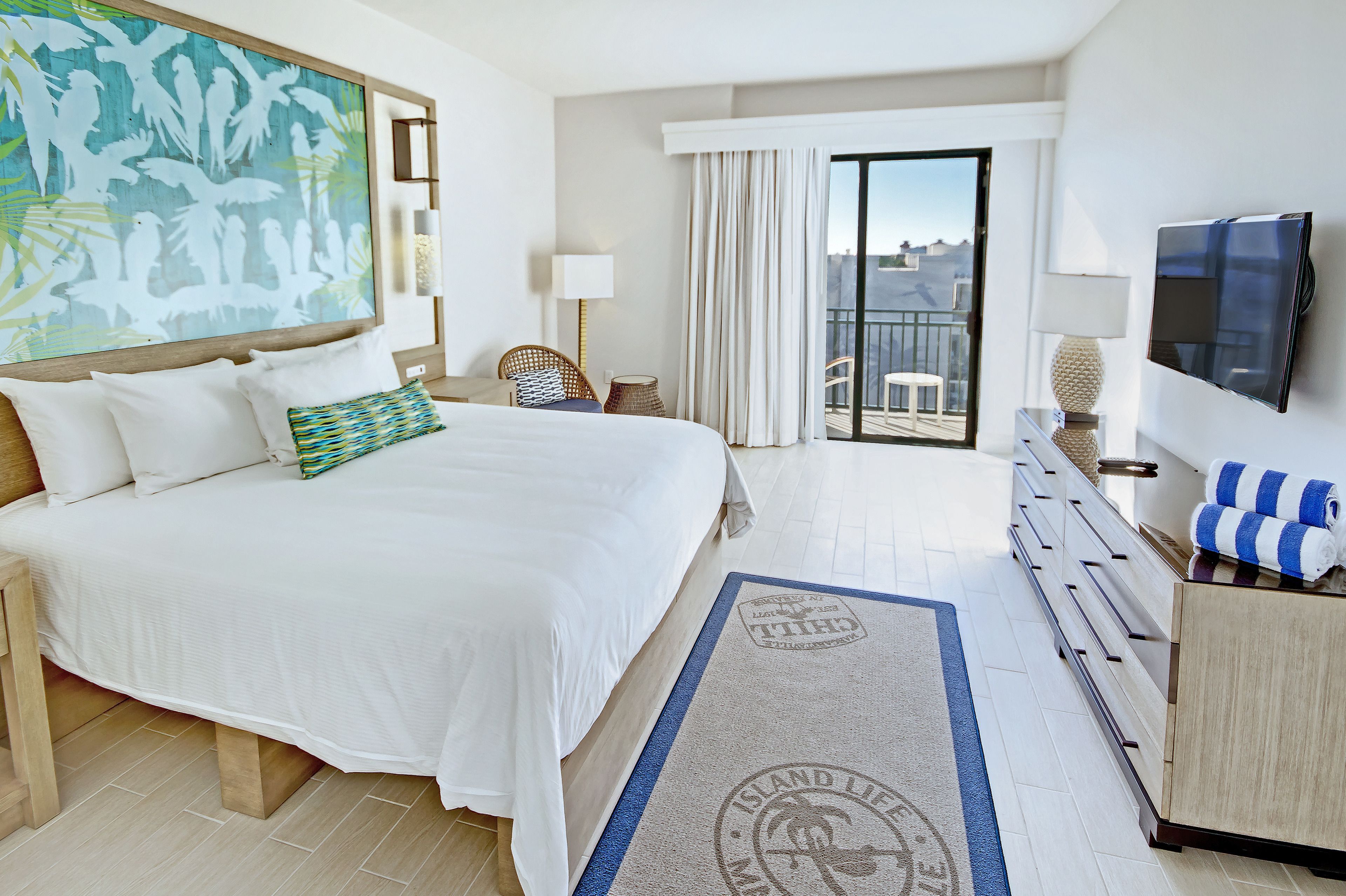 deluxe suite, 1 bedroom, non smoking, balcony | in-room safe, desk, blackout curtains, iron/ironing board