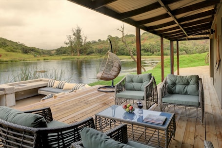 Superior 3 bedroom Self-Catering and pool | Terrace/patio. Botlierskop Bush Villas