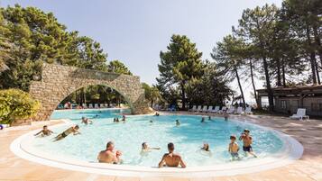 Seasonal outdoor pool, pool loungers