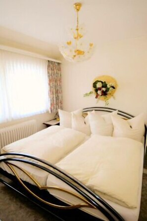 Double Room | 1 bedroom, free WiFi - BLACKCOMs Erika (Goslar)