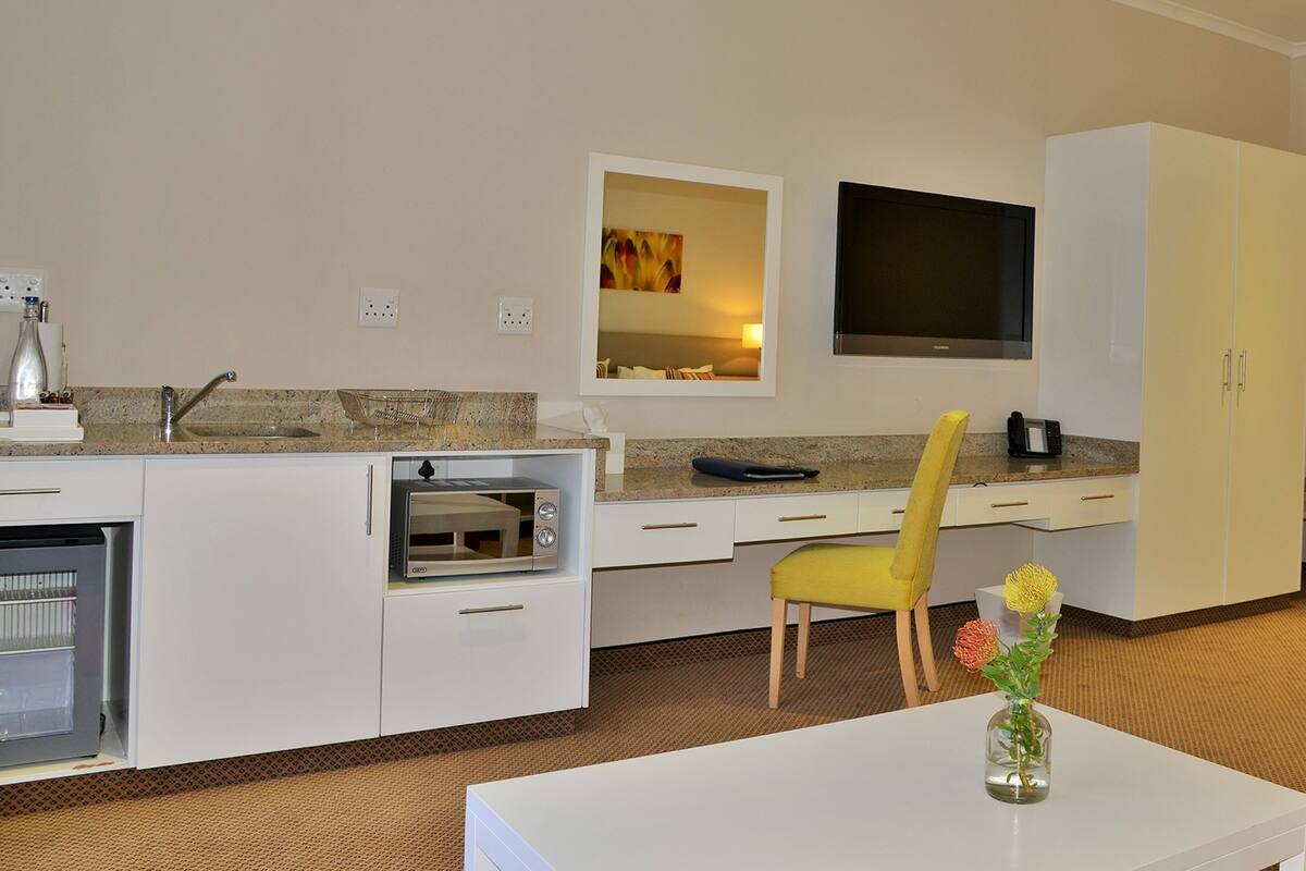 premium bedding, in-room safe, desk, laptop workspace