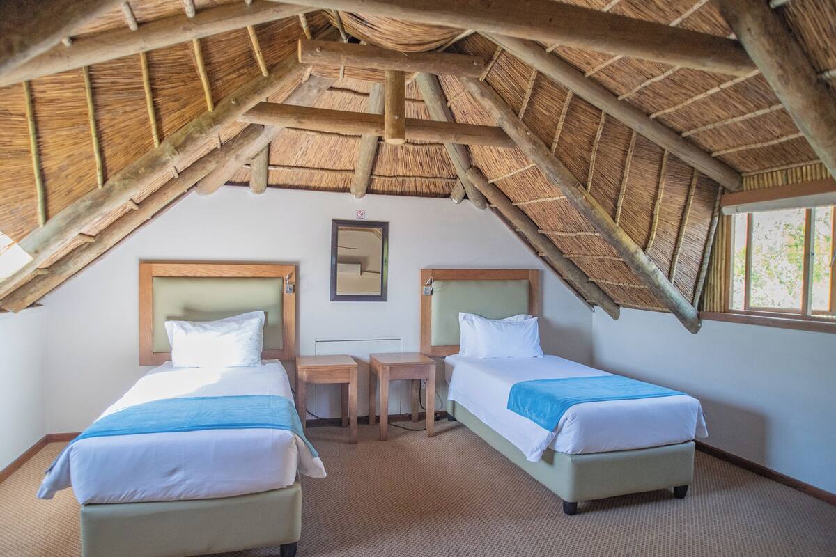 premium bedding, in-room safe, desk, laptop workspace