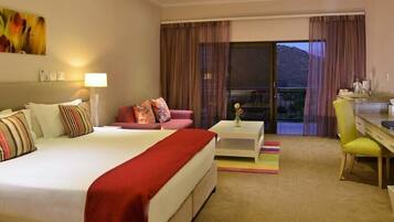 Premium bedding, in-room safe, desk, laptop workspace
