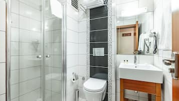 Standard Twin Room | Bathroom