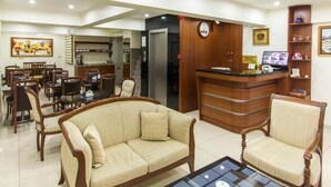 A hotel lobby with a reception desk, seating area, and a dining section. - Mint Residence Taksim (Istanbul)