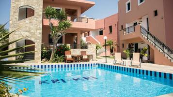 Outdoor pool, pool umbrellas, sun loungers