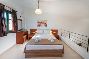 Dúplex | Tabla de planchar con plancha, cunas gratuitas y ropa de cama 