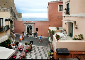Premium bedding, down duvets, minibar, in-room safe - Porta Di Mezzo Luxury suites and rooms (Taormina)