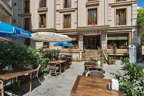 Vista frontal de la propiedad