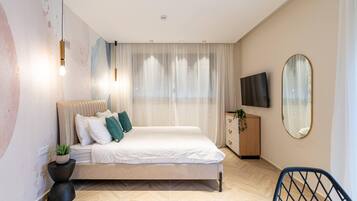 Appartamento familiare, 2 camere da letto, vista piscina | 1 camera, minibar, una cassaforte in camera, una scrivania