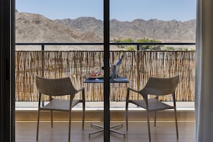 1 habitaciĂłn, minibar, caja de seguridad en la habitaciĂłn y escritorio