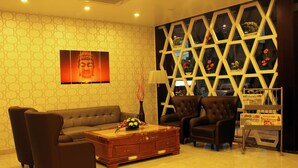 Lobby sitting area - Rio The Hotel (Bengaluru)