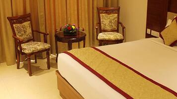 Executive Club | Premium bedding, in-room safe, desk, soundproofing