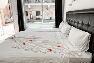 Triple Room | In-room safe, desk, free WiFi