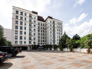 Exterior - Romance Hotel Srinakarin (Bangkok)