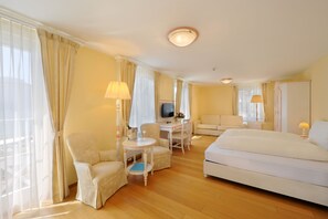 Junior Suite, 1 Bedroom, Balcony, Lake View | Desk, free cribs/infant beds, free WiFi, bed sheets - Seehof Hotel Du Lac (Weggis)