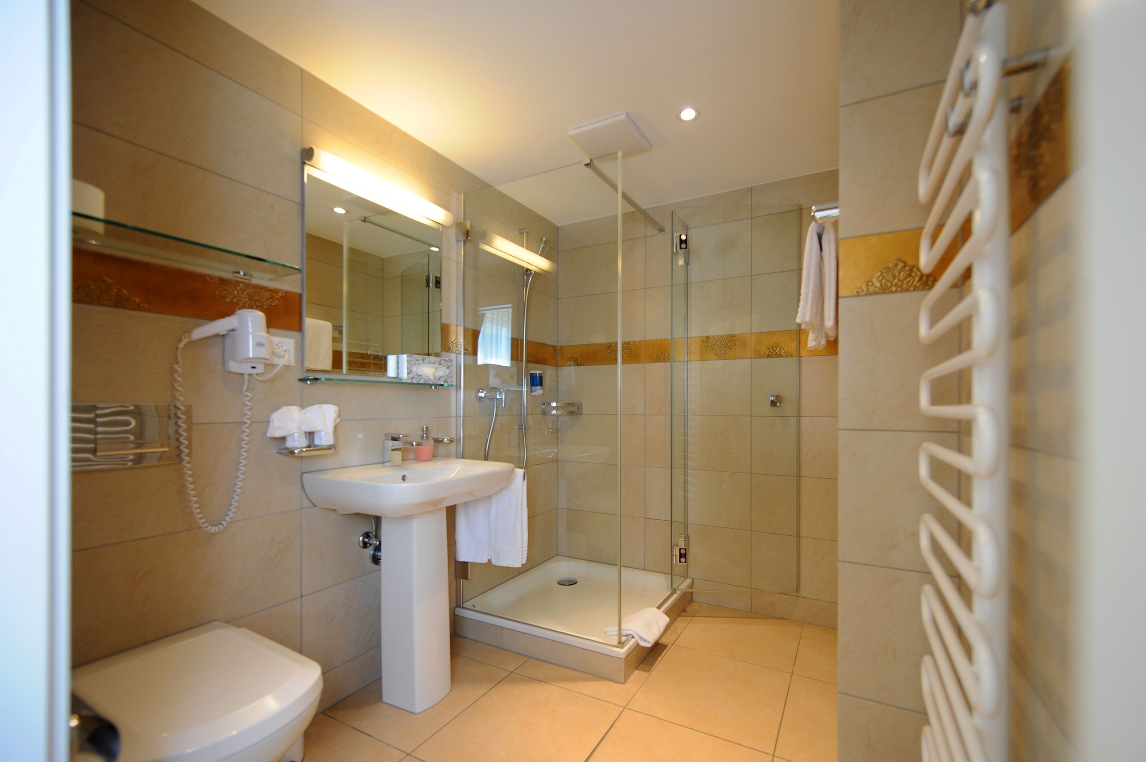 double room, lake view | bathroom | shower, towels