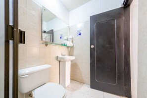 家庭客房 | 浴室 | 淋浴設備、提供毛巾
