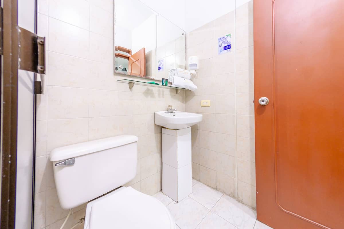Chambre Quadruple Standard | Salle de bain