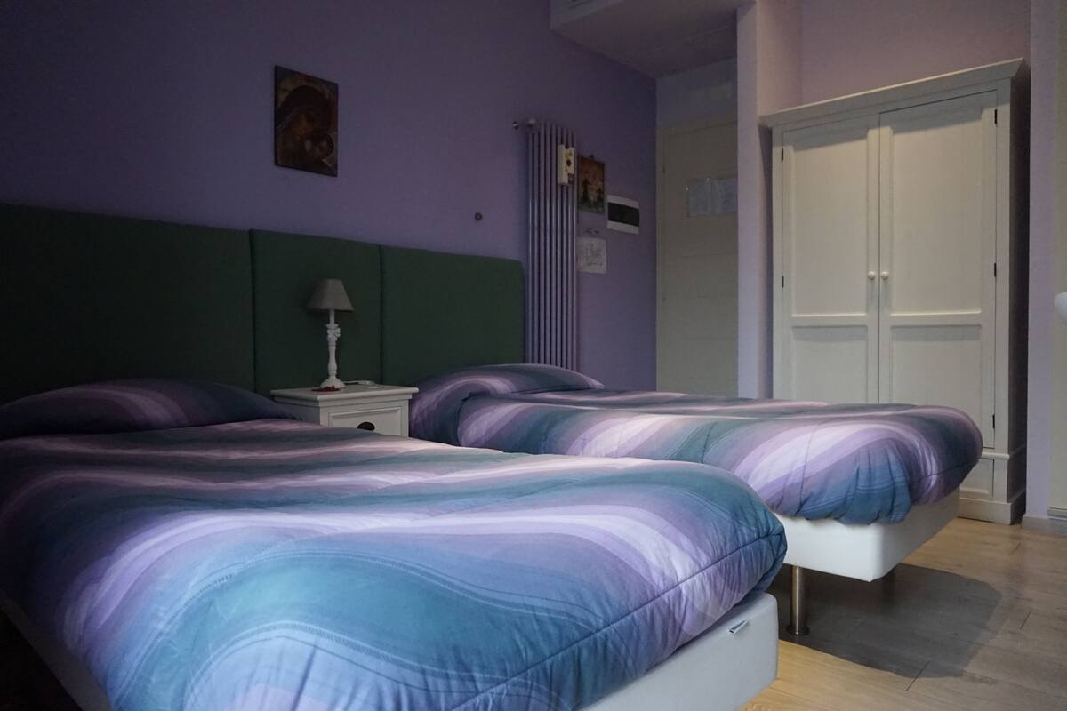 Dobbeltrom – comfort | Sengetøy av topp kvalitet, minibar, skrivebord og strykejern/-brett