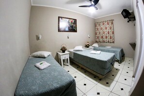 Double Room 2 Singles Beds | โต๊ะทำงาน, ผ้าม่านกันแสง, เตารีด/โต๊ะรีดผ้า, Wi-Fi ฟรี