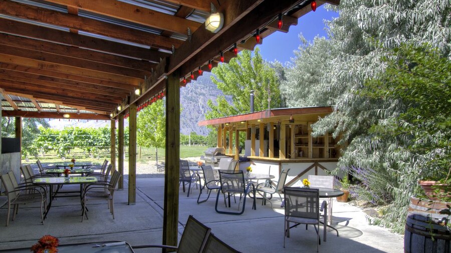 Crowsnest Vineyards Guesthouse