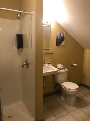 Regular Double Room #2 | Bathroom