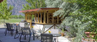 Crowsnest Vineyards Guesthouse