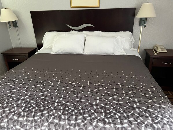 مكتب ومكواة/لوح كي وواي فاي مجانًا