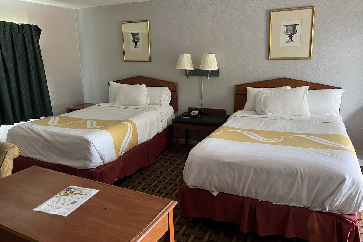 Standard-Doppelzimmer, 2Â Doppelbetten, Nichtraucher