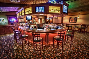 Sports bar - Lucky 7 Casino & Hotel – Howonquet Lodge (Smith River)