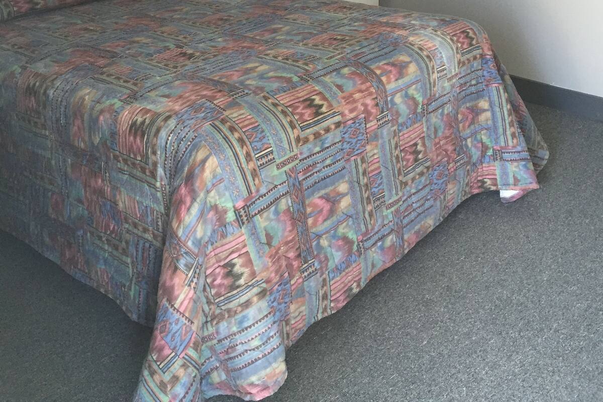Standard Room, 1 Queen Bed | Free WiFi, bed sheets