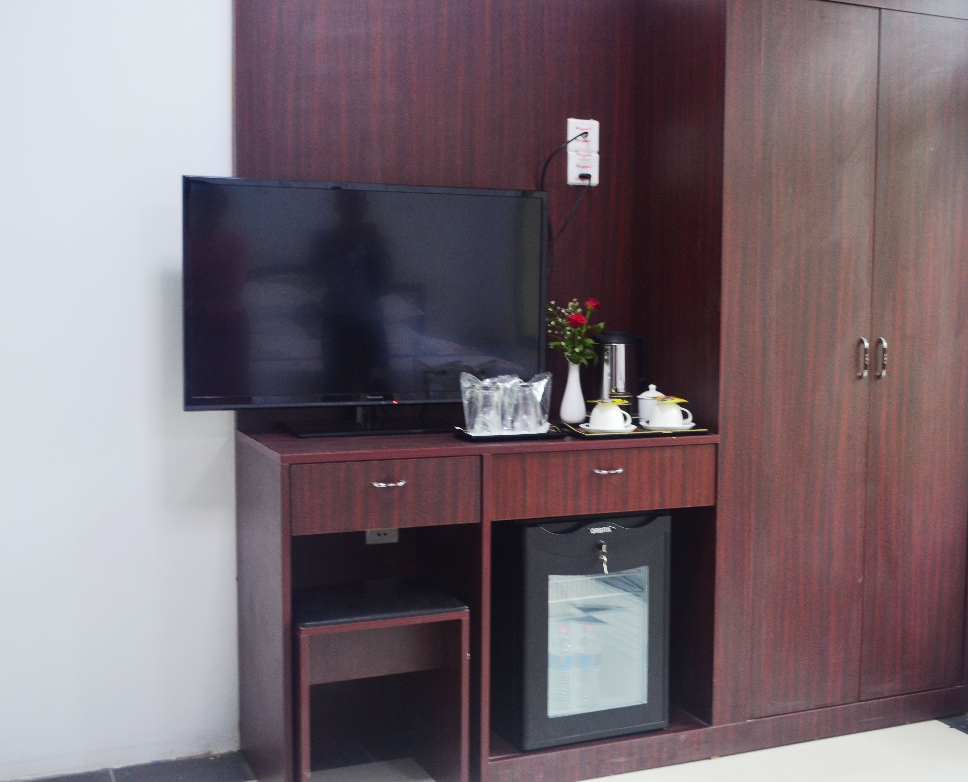 standard room | desk, iron/ironing board, rollaway beds, free wifi