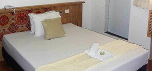 Minibar, rollaway beds, free WiFi, bed sheets - Hotel Recanto das Perdizes (São Paulo)