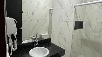 Family Quadruple Room | Bathroom