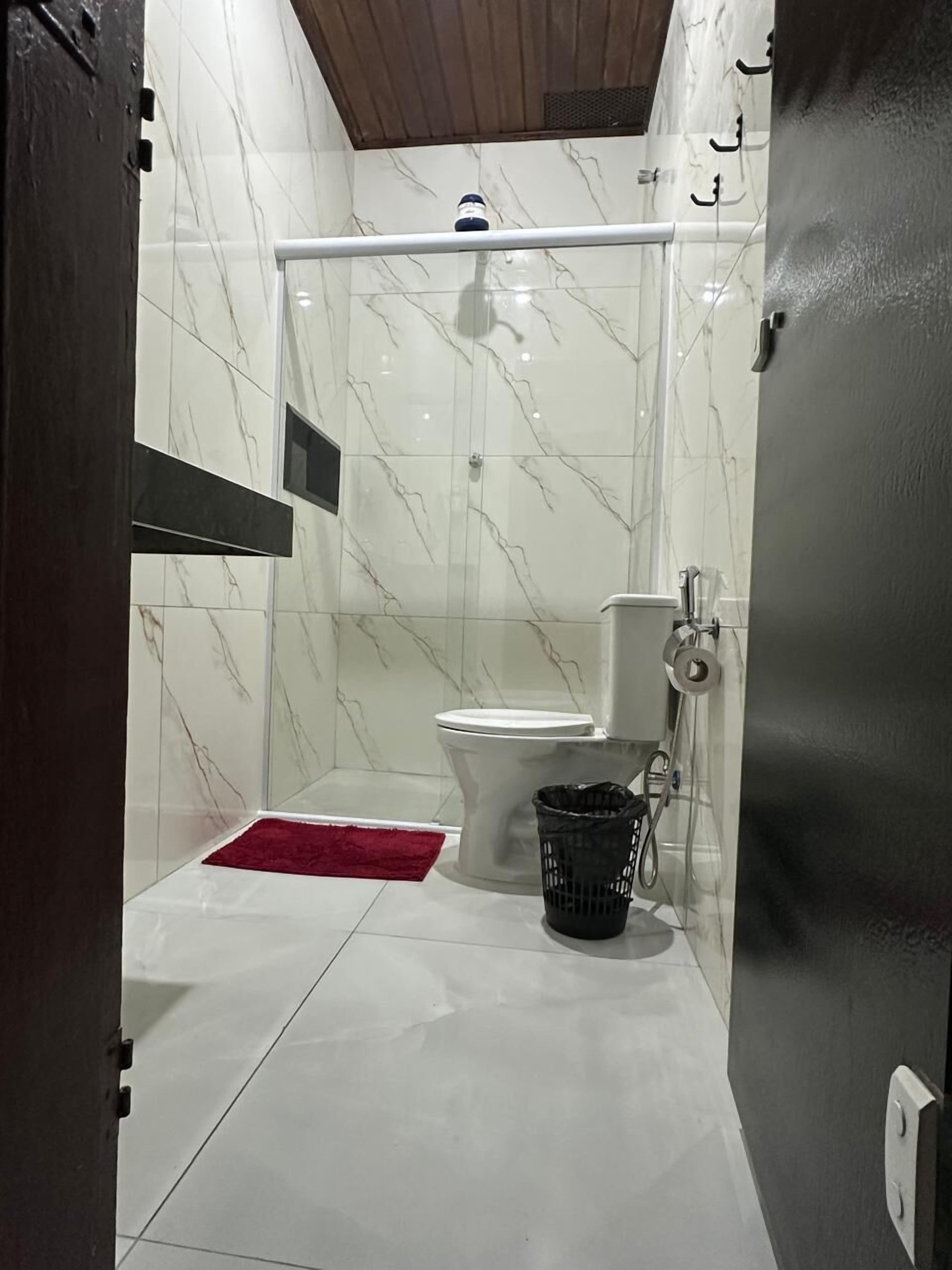 Phòng 4 | Chăn bông, minibar, bàn, bàn ủi/dụng cụ ủi quần áo 