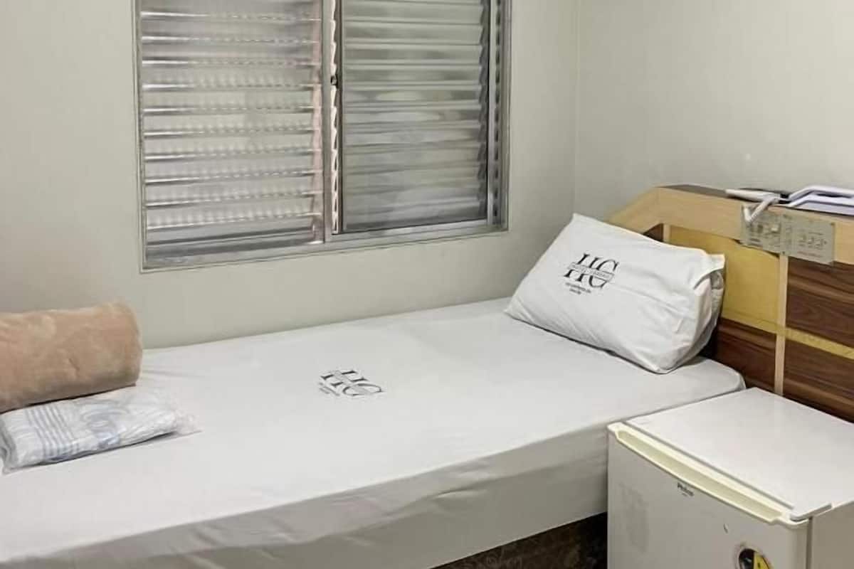 Traditional Single Room, 1 Bedroom | Gebar bulu kapas, bar mini, meja, seterika/papan seterika 