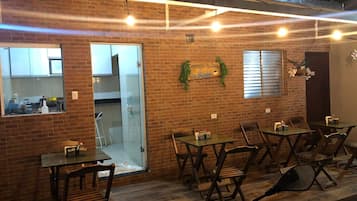 32-inch LCD TV with cable channels, TV