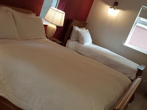 Suite superior, vista al jardín (The Carmichael)
