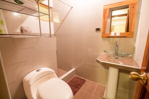 Comfort Room, 1 Queen Bed | Bathroom - Hotel Pachakuteq (Machu Picchu)