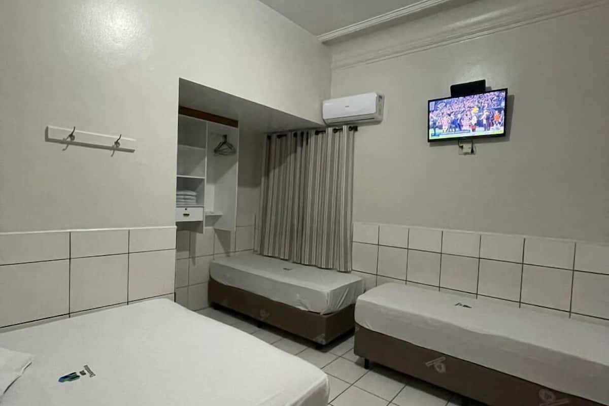 Vierbettzimmer | Minibar, kostenloses WLAN