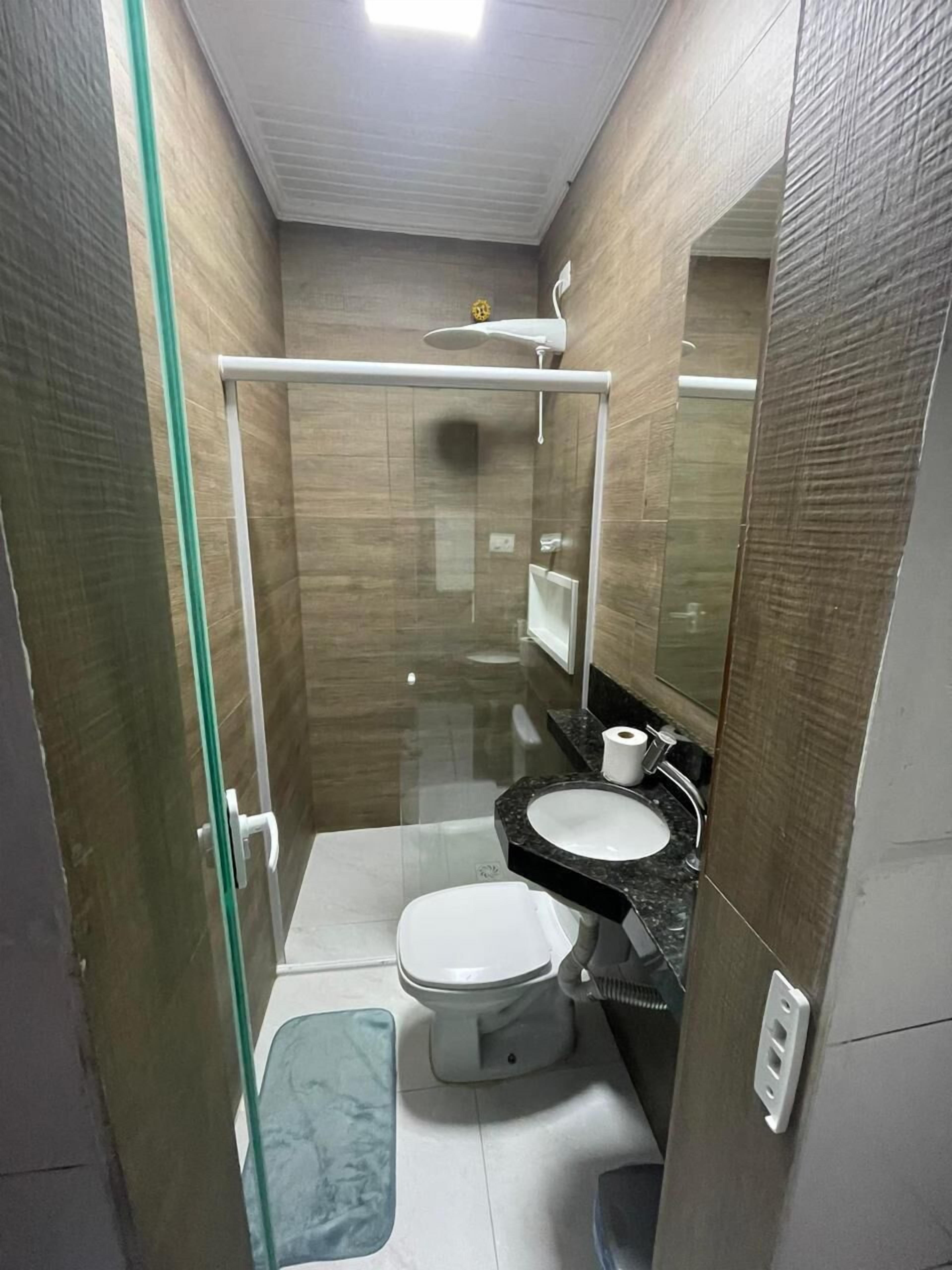 quadruple room | bathroom | shower, free toiletries, slippers, towels