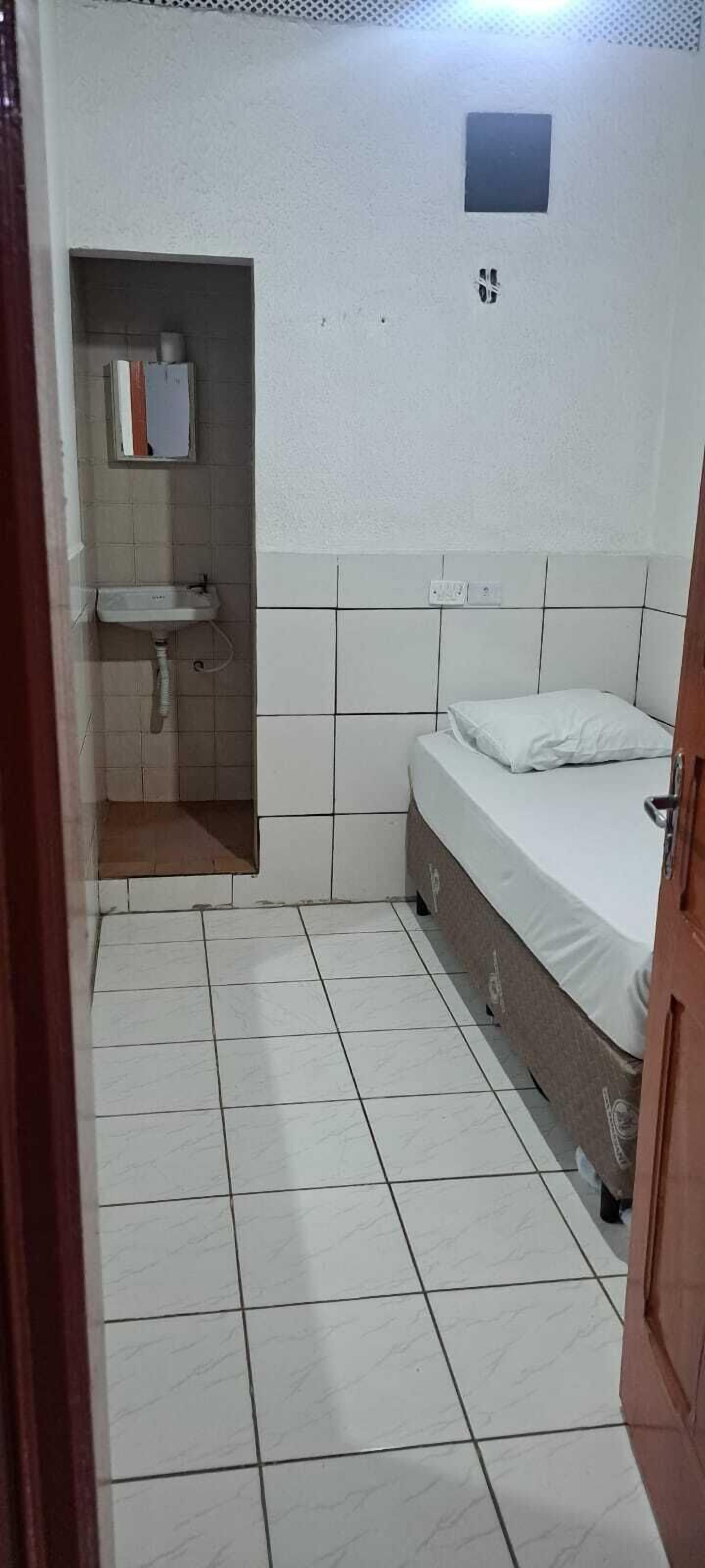 Economy Single Room | Bathroom